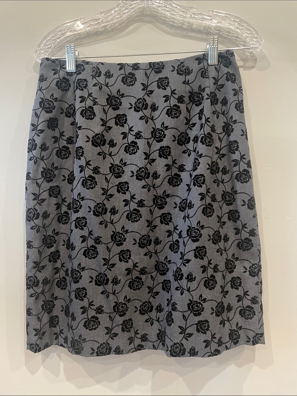 Classic Gray & Black Floral Pencil Skirt vintage size 10